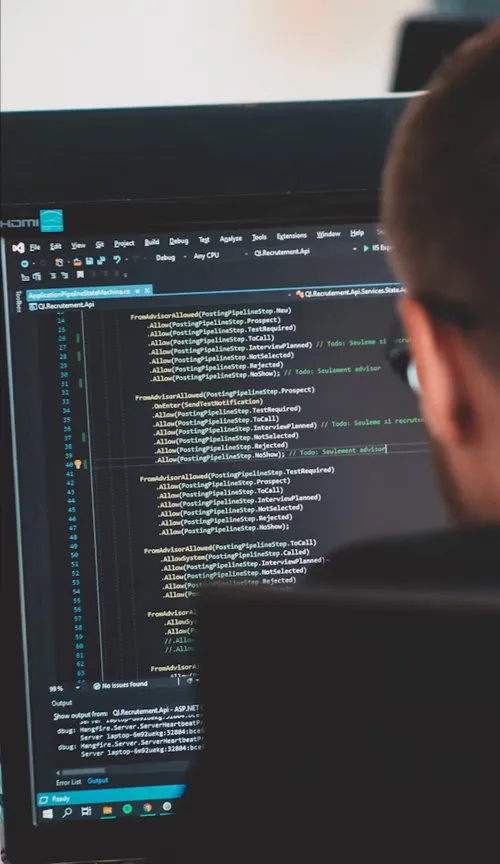 Digitale Symbole über Tastatur bei ITO Consulting